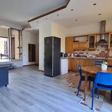 Spacious Condo 5 Min To Jurmala Beach Eksteriør bilde